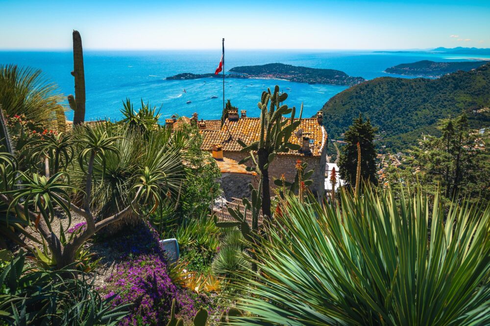 Vue panoramique sur la mer Méditerranée depuis le jardin botanique d'Eze