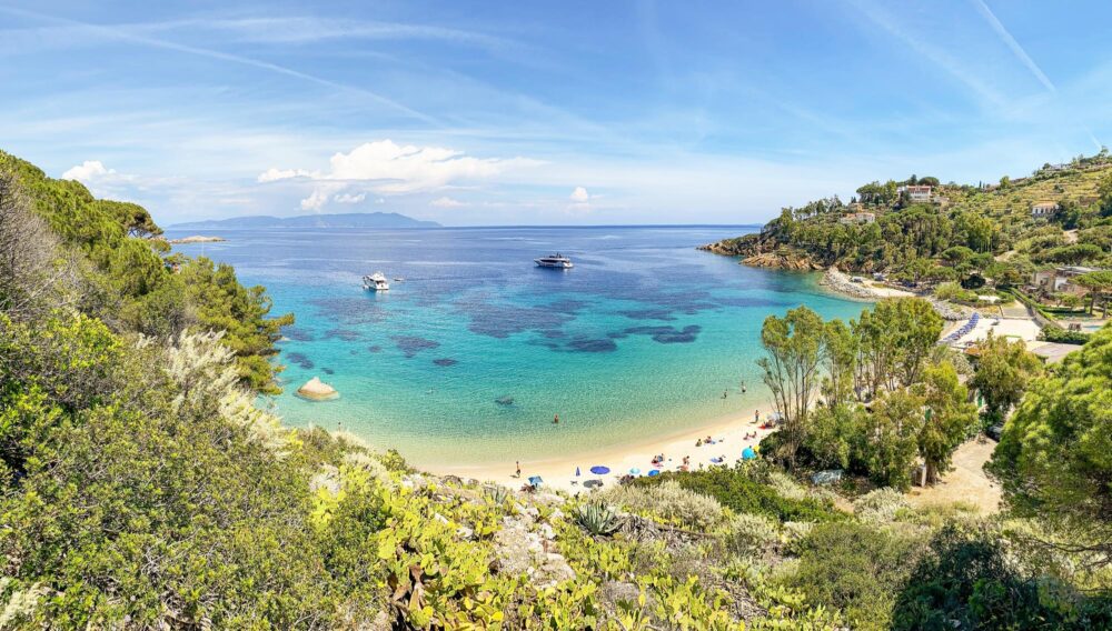 Vue panoramique sur la plage de Cannelle, dans l'archipel toscan