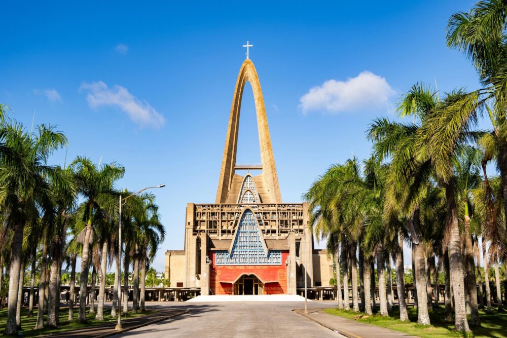 Vue sur la Basilique de l'Église catholique Nuestra Senora de la Altagracia en République dominicaine
