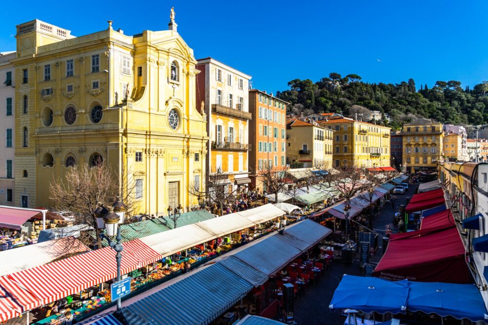 Vue sur le Cours Saleya à Nice
