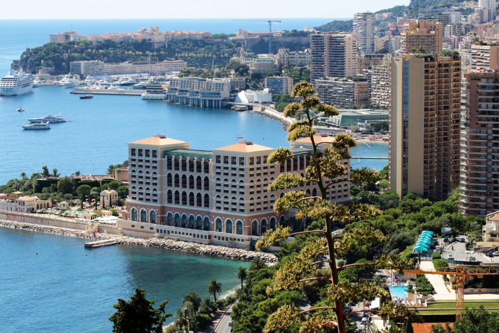 Vue sur le Monaco Carlo Bay Hotel & Resort et la Méditerranée