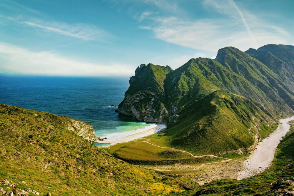 Vue sur les montagnes et la mer à Al Mughsail Salalah, Sultanat d'Oman