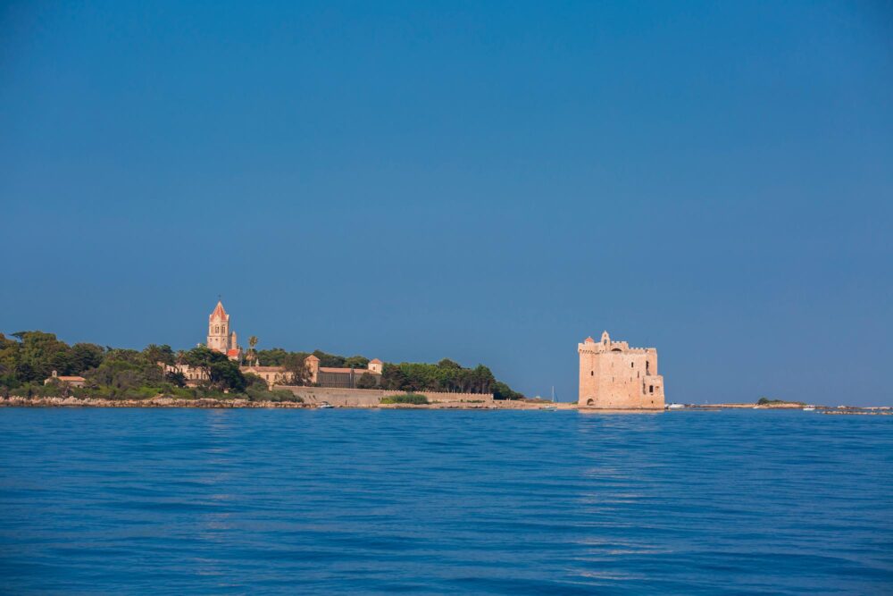Vue sur l'île Saint-Honorat et son abbaye