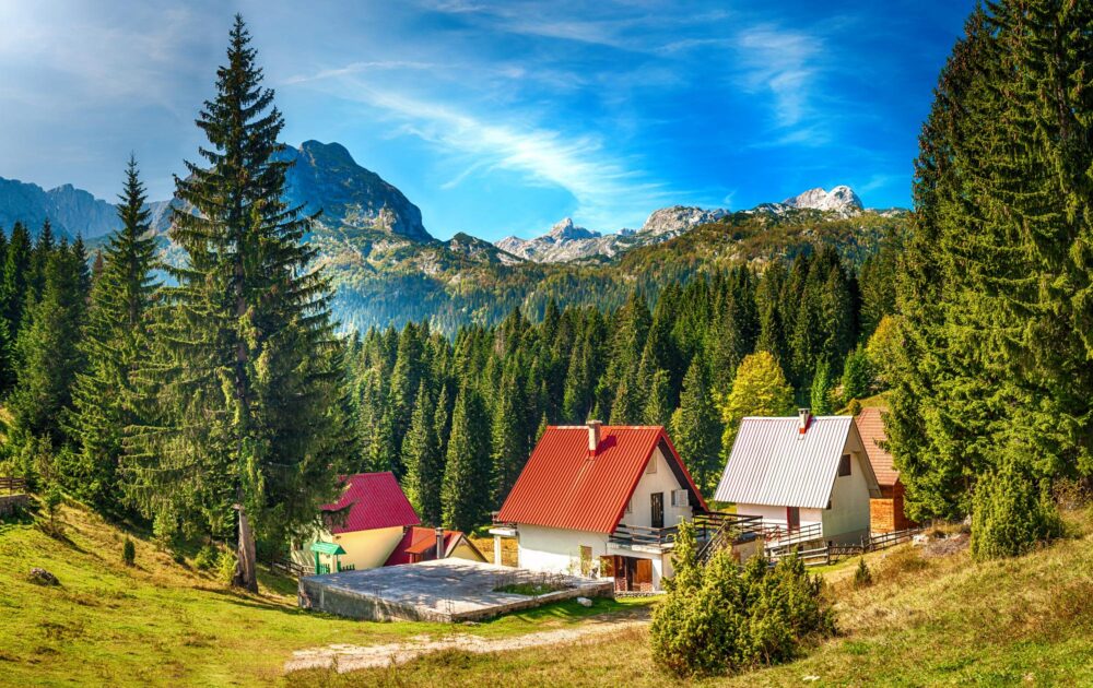 Chalets de montagne à Žabljak, Monténégro