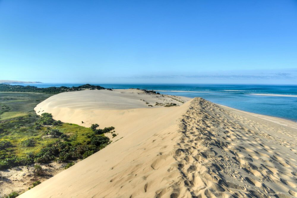 Dunes de sable de l'île de Bazaruto au Mozambique