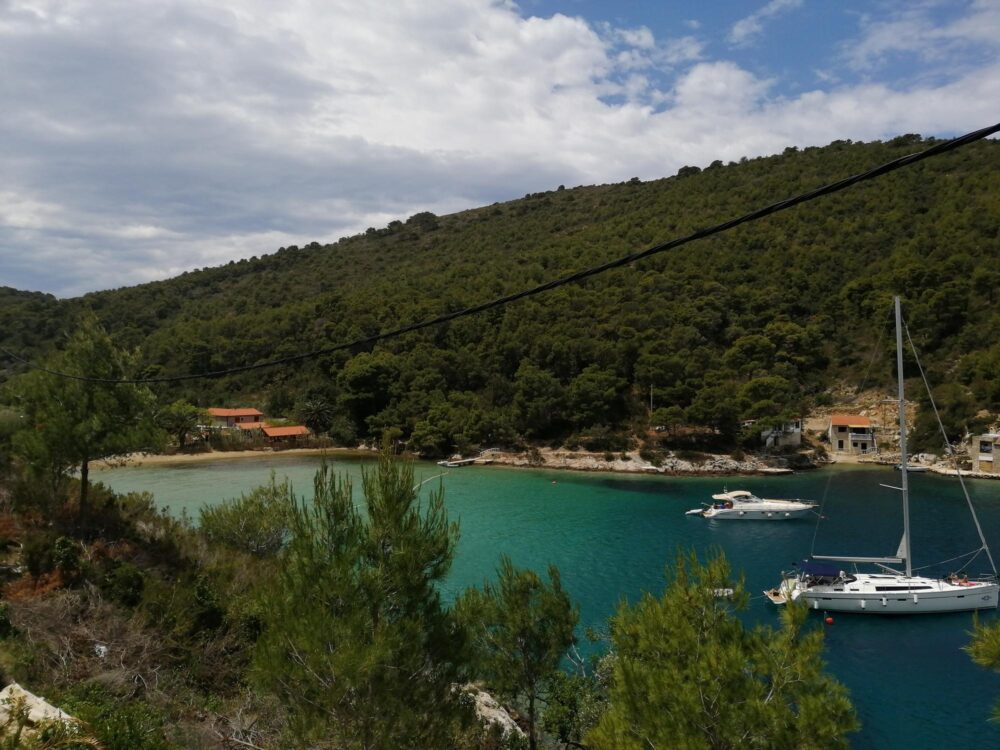 La baie de Stončica sur l'île de Vis en Croatie