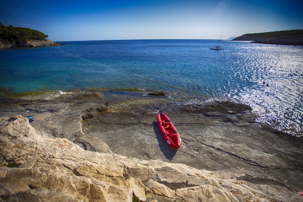 La crique de Srebrna sur l'île de Vis en Croatie
