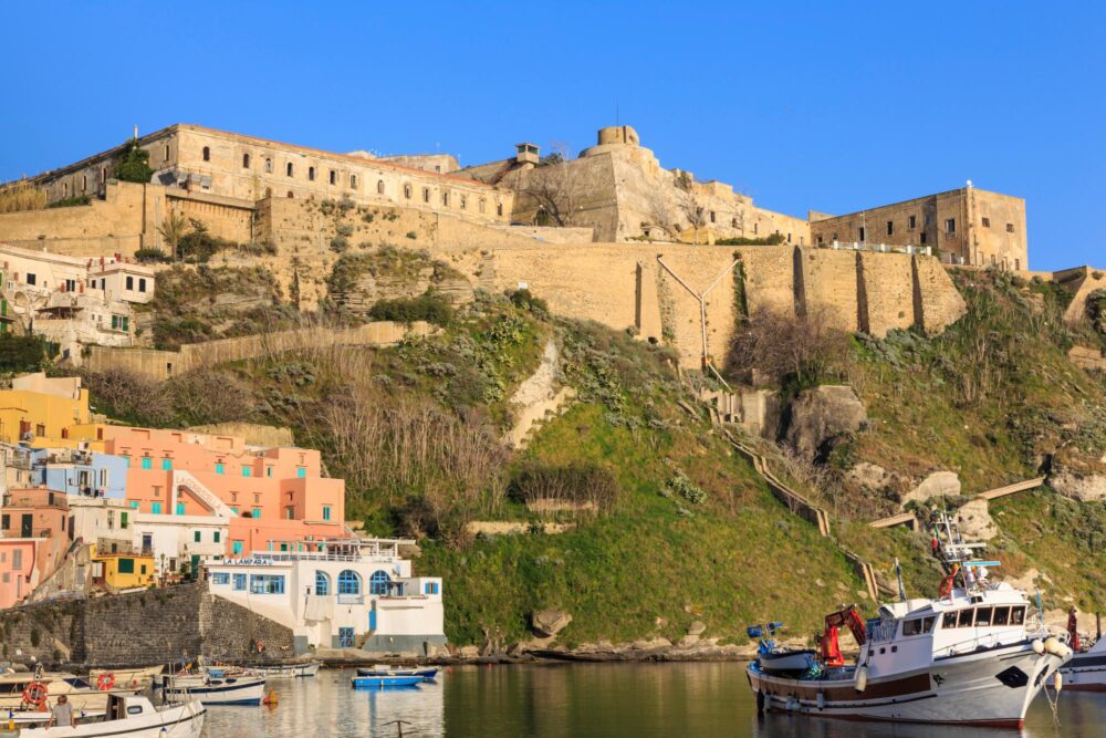 La forteresse de Terra Murata sur l'île de Procida