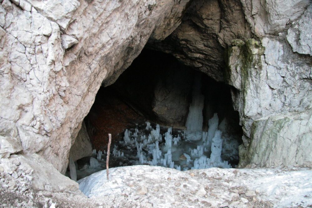 La grotte de Ledena Pećina, Žabljak