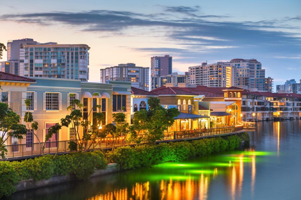 La ville de Naples en Floride au coucher du soleil