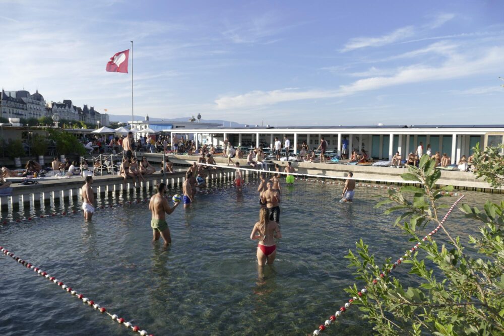 Le Bains des Pâquis offre un grand divertissement au bord du Lac Léman, à Genève