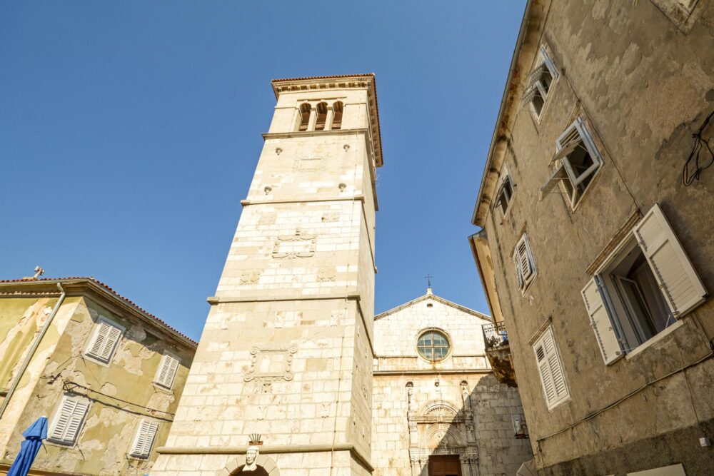 L'église Sainte-Marie sur l'île de Cres en Croatie
