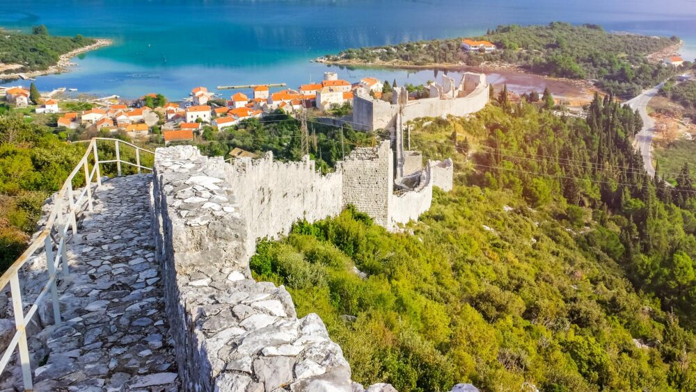 Les remparts médiévaux de Ston en Croatie