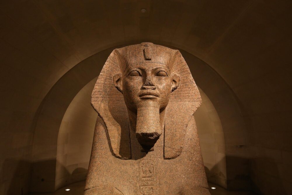 Sphinx de Tanis au musée du Louvre à Paris