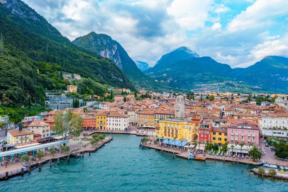 Vue aérienne de Riva del Garda en Italie