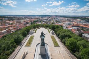 Vue depuis la Colline de Vítkov à Prague