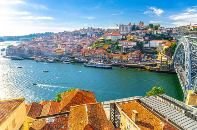 Vue panoramique sur le quartier Ribeira à Porto