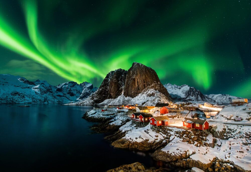 Aurores boréales dans les îles Lofoten, Norvège