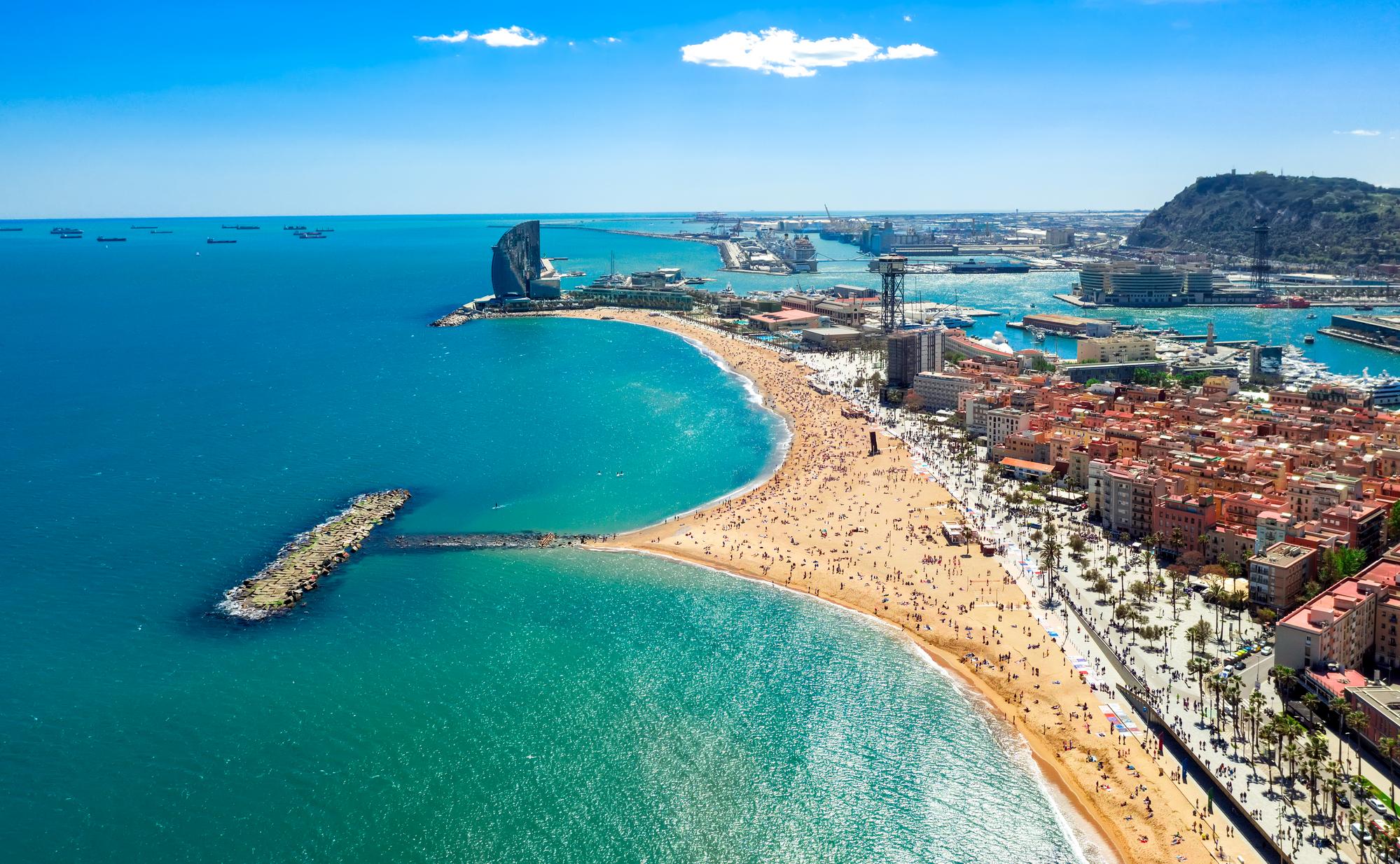 La plage de la Barceloneta vue du ciel