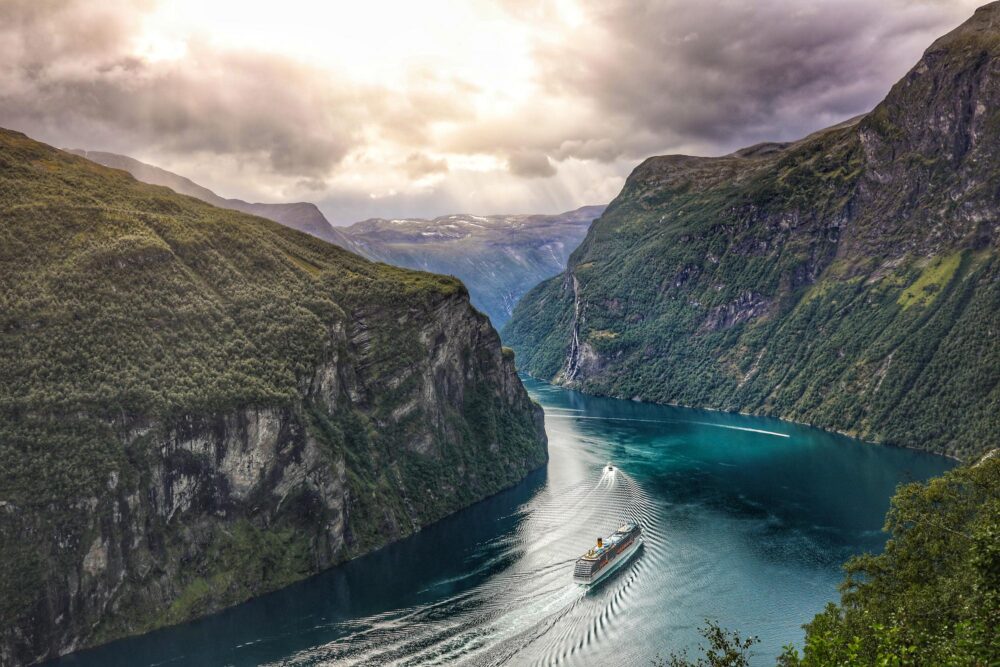 Le fjord Hardangerfjord, Norvège
