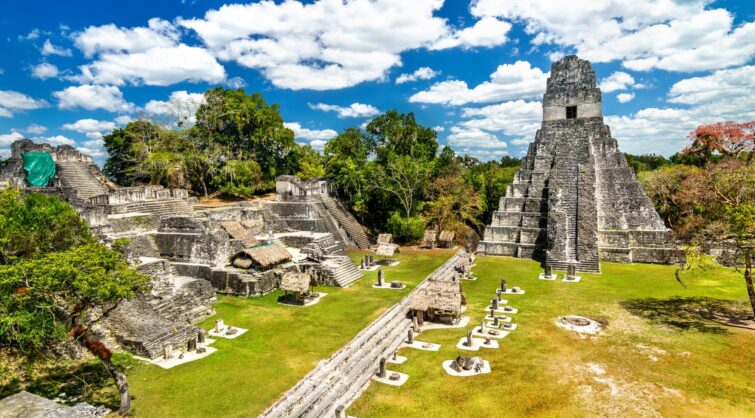 Le temple du Grand Jaguar à Tikal au Guatemala