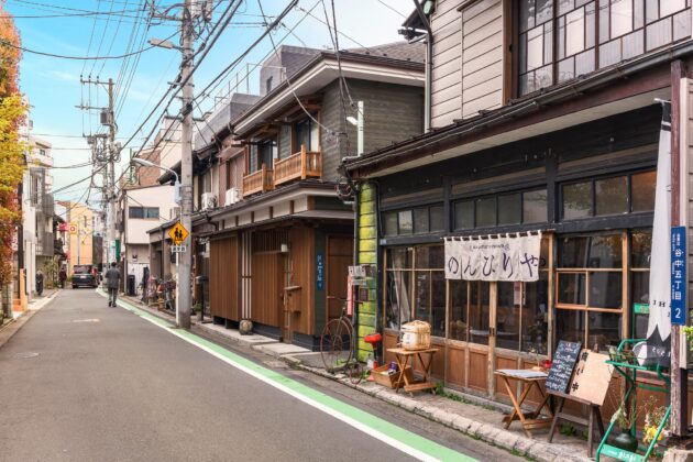 Les ruelles paisibles du quartier de Yanaka à Tokyo