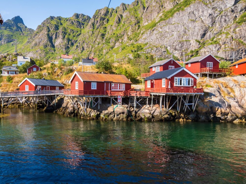 Maisons rouges du village de Å, Îles Lofoten, Norvège