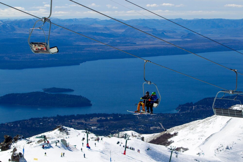 Skieurs à Cerro Catedral en Argentine
