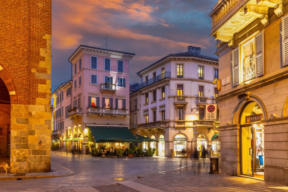 Arengario et la Piazza Roma,Italie