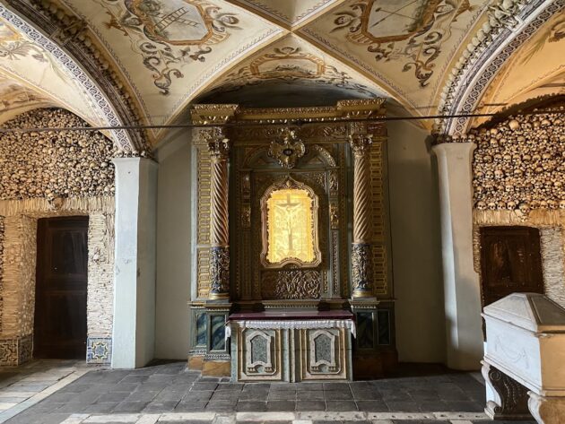 Capela dos Ossos, Évora