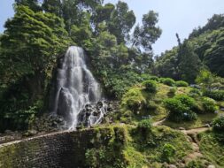Cascata da Ribeira dos Caldeirões, São Miguel