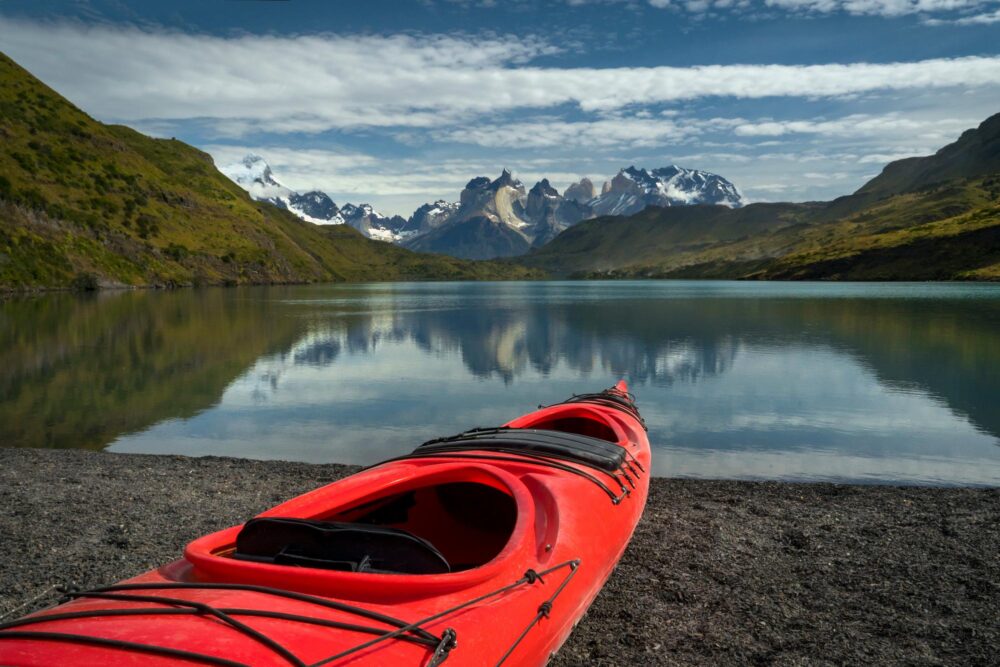 Kayak dans le parc national de Torres del Paine, en Patagonie chilienne