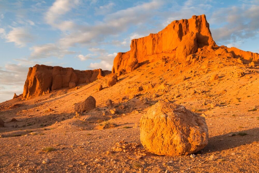 Les superbes falaises flamboyantes de Bayanzag en Mongolie