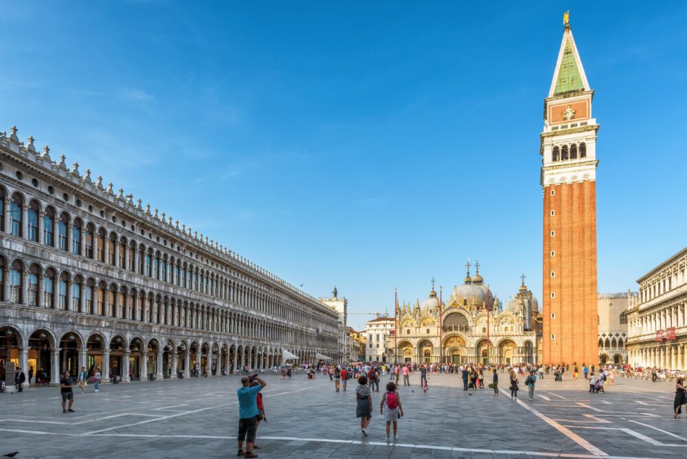 Piazza San Marco et ses arcades à Venise