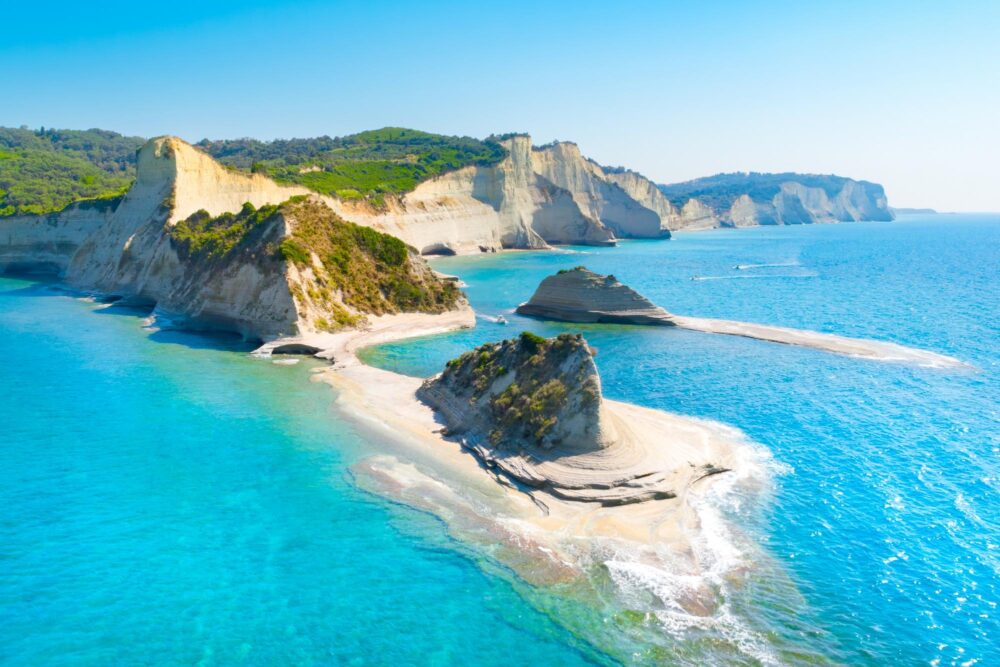 Vue aérienne du Cap Drastis sur l'île de Corfou en Grèce