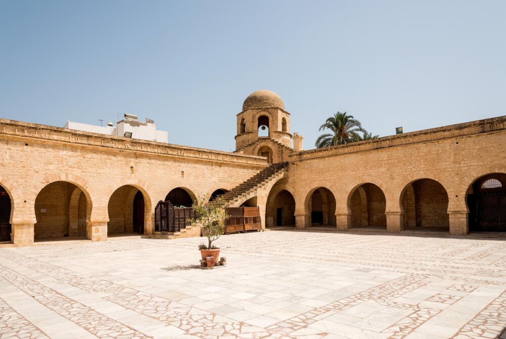 Vue sur la cour de la Grande Mosquée de Sousse