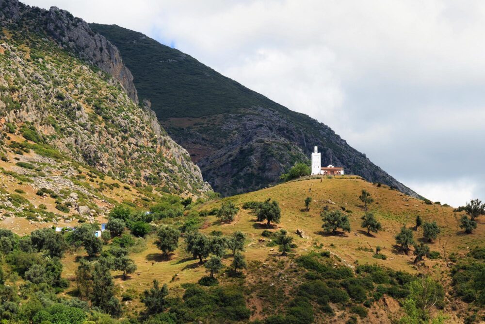 Vue sur la mosquée espagnole à Chefchaouen