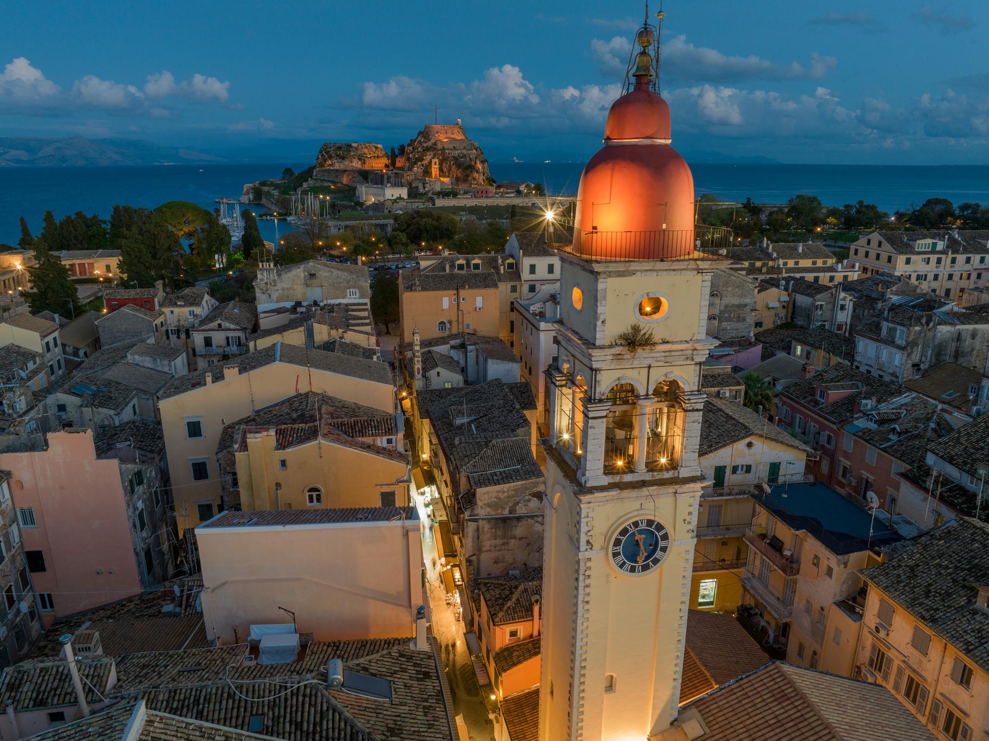 Vue sur l'église Saint-Spyridon à Corfou, Grèce.
