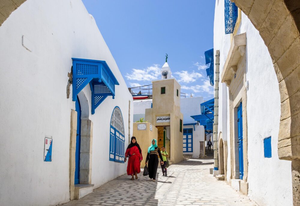 Vue sur une ruelle typique de la médina de Sousse
