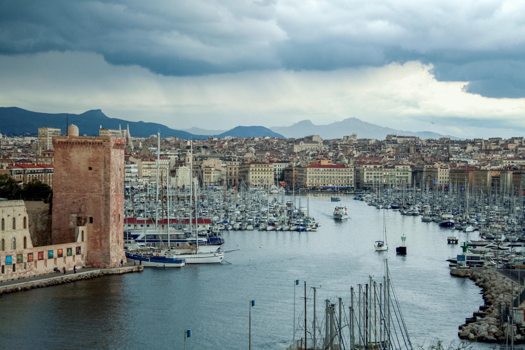 Le Vieux Port de Marseille sous la pluie