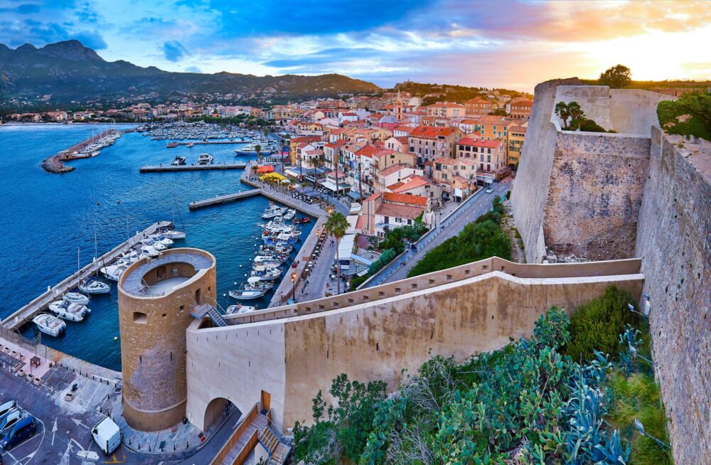 Superbe coucher de soleil depuis les murs de la citadelle de Calvi, Corse
