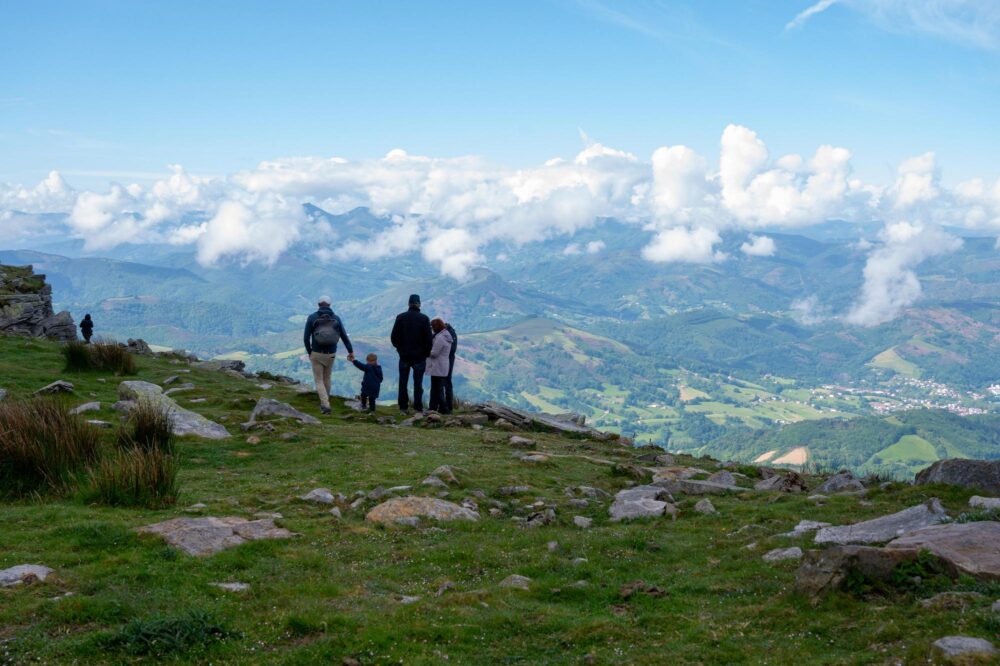 Famille au sommet de La Rhune, Pays Basque