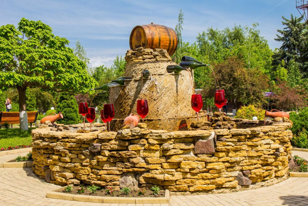 Fontaine à l'entrée de la cave de Milestii Mici, Moldavie