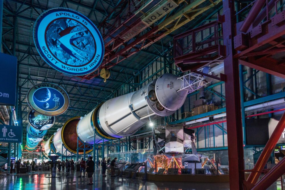 La fusée qui a permis d'aller sur la Lune en 1969 au Centre spatial Kennedy de la NASA en Floride