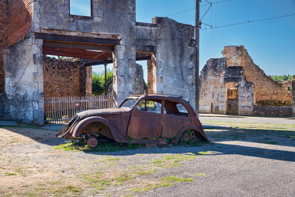 La voiture du Docteur, Oradour-sur-Glane