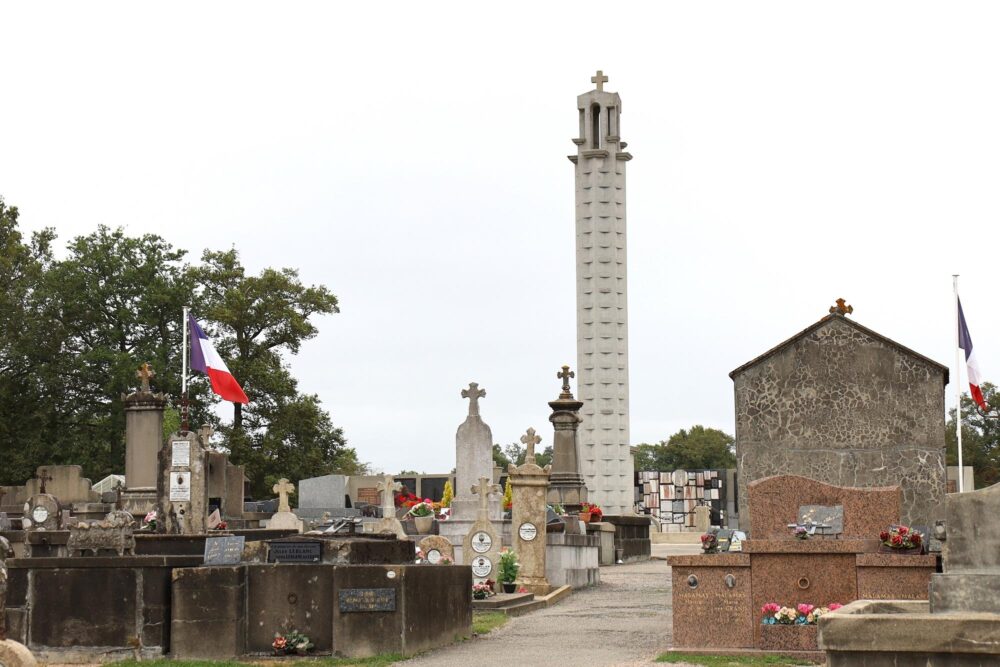 Le cimetière et le Mémorial des victimes, Oradour-sur-Glane