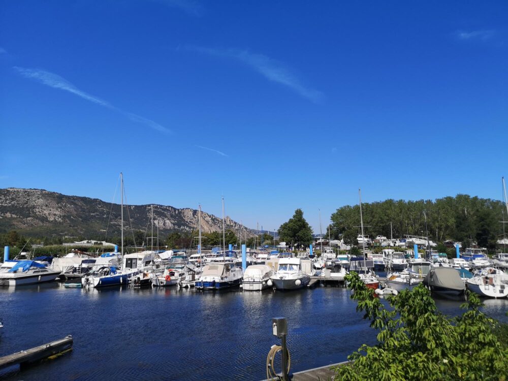 Le port de plaisance sur le site de l'Épervière à Valence, France
