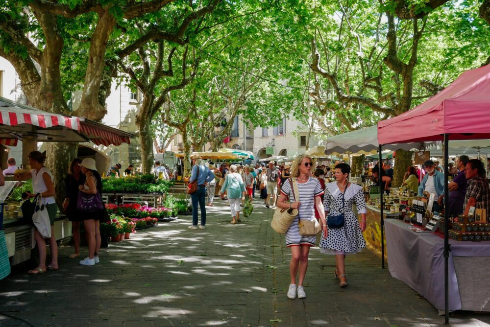 Marché de la Place aux Herbes à Uzès
