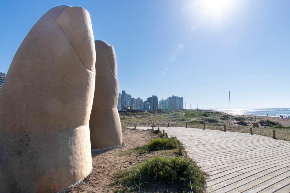Punta del Este sculpture la Mano