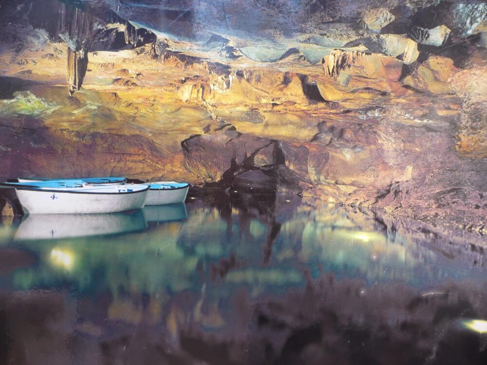 Rivière dans les Grottes de Sant José